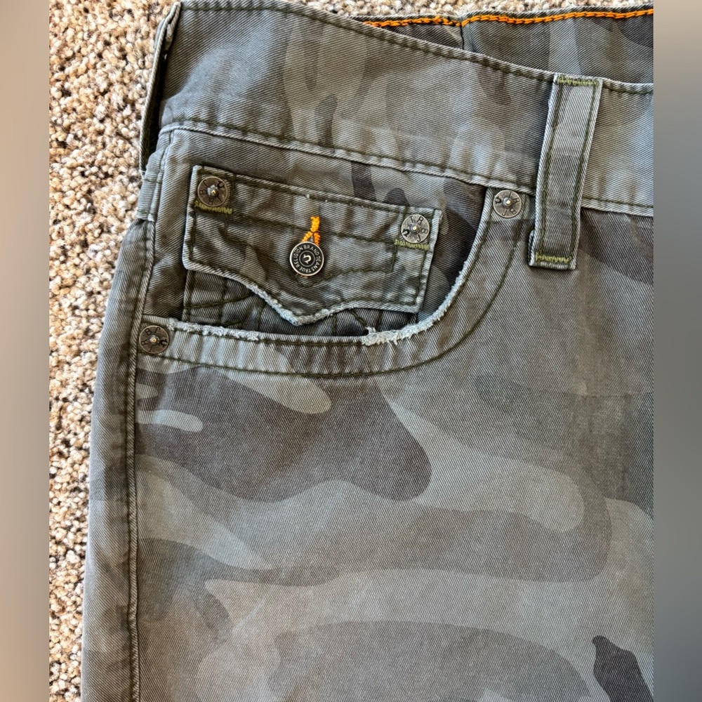 True Religion Ricky camouflage jeans. Very Good Condition! Grey/Green. 34” x 34” - Picture 2 of 14